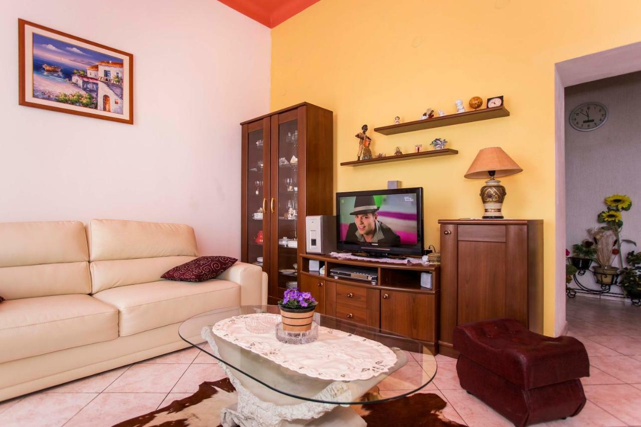 Emanuel Apartman Pula Exterior photo